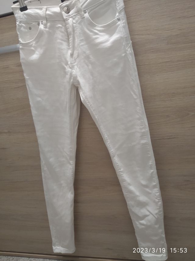 Pantalones Bershka blancos talla XXS/34
