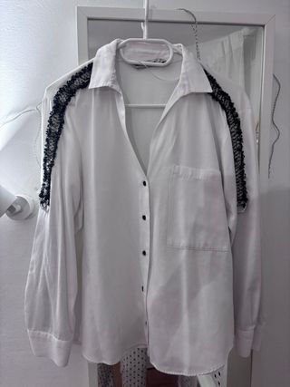 Camisa Zara blanca con detalles