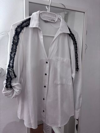 Camisa Zara blanca con detalles