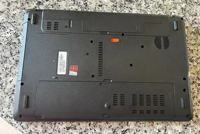Computer portatile Acer Aspire E1-571G - 15,6 pollici
