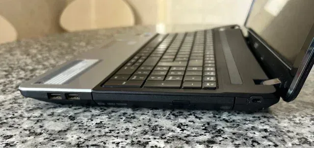 Computer portatile Acer Aspire E1-571G - 15,6 pollici