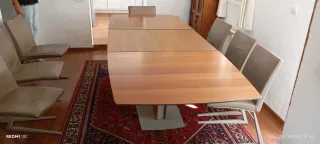 Mesa comedor y 4 sillas madera y piel