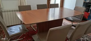 Mesa comedor y 4 sillas madera y piel