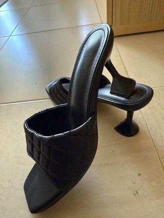 Sandalias de tacón negras acolchadas 8 cm