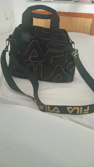 Bolso Fila Negro y Dorado