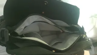 Bolso Fila Negro y Dorado