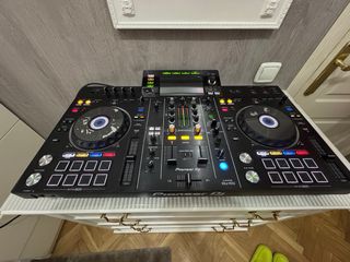 Mesa DJ Pioneer DDJ-RX2