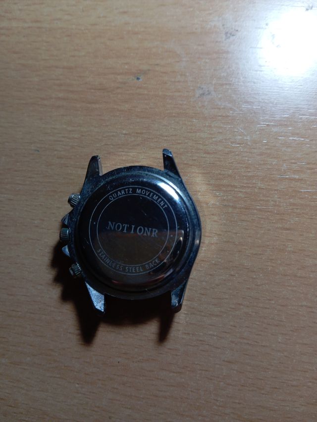 Reloj de pulsera plateado y negro