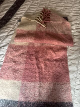 Bufanda a cuadros rosa y gris