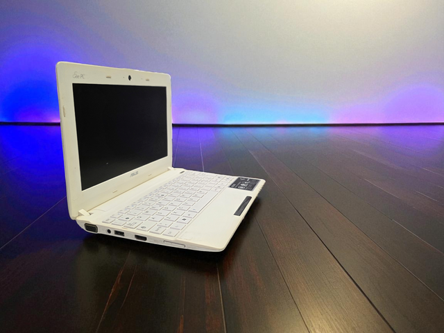 Laptop Asus 10 Intel Atom 1GB RAM Nero