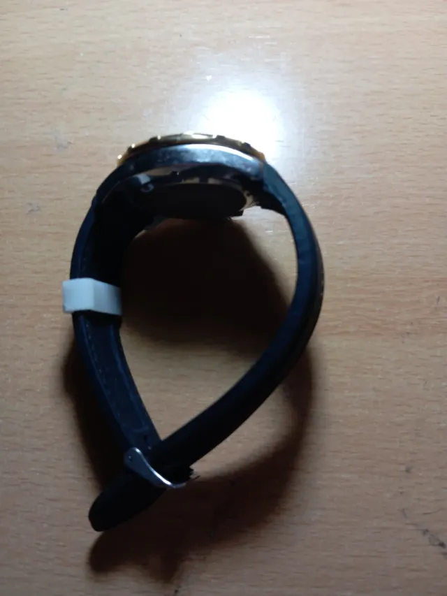 Reloj Marea Negro y Dorado