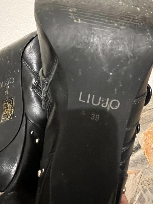 Stivaletti Liu Jo neri con borchie e fibbie