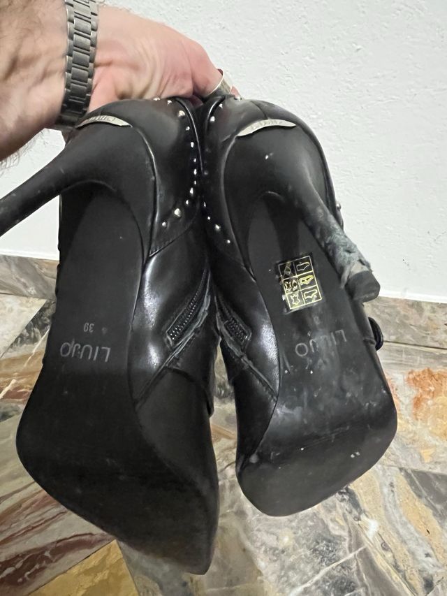 Stivaletti Liu Jo neri con borchie e fibbie