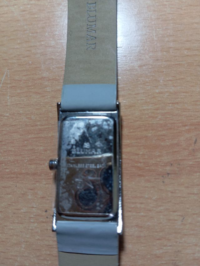 Reloj Gris y Plateado