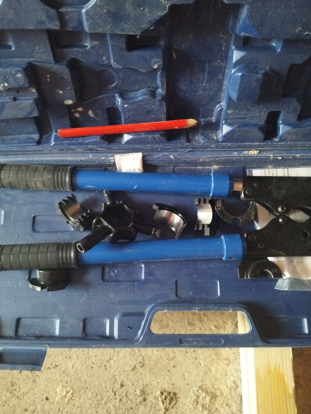 Herramienta multicapa para fontanería