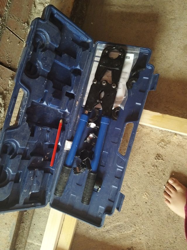 Herramienta multicapa para fontanería