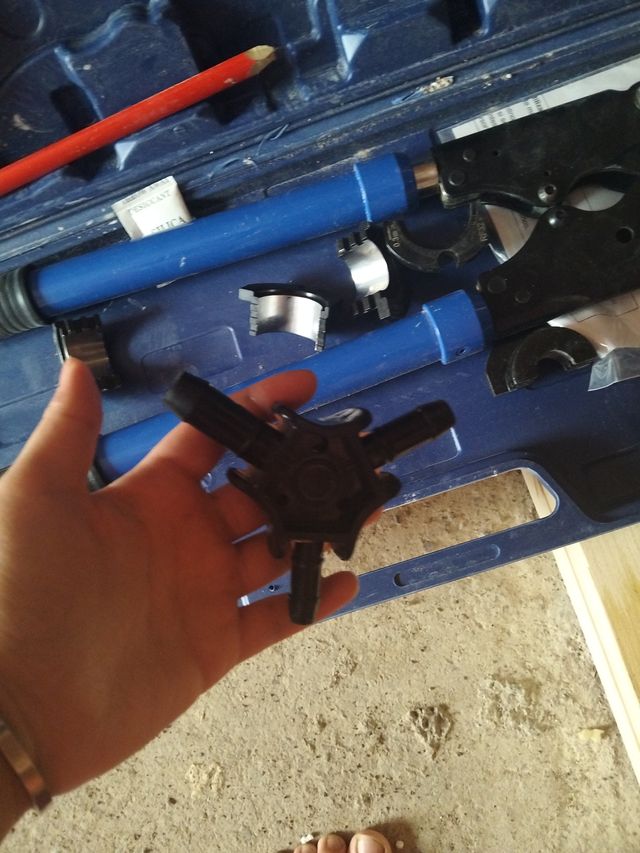 Herramienta multicapa para fontanería