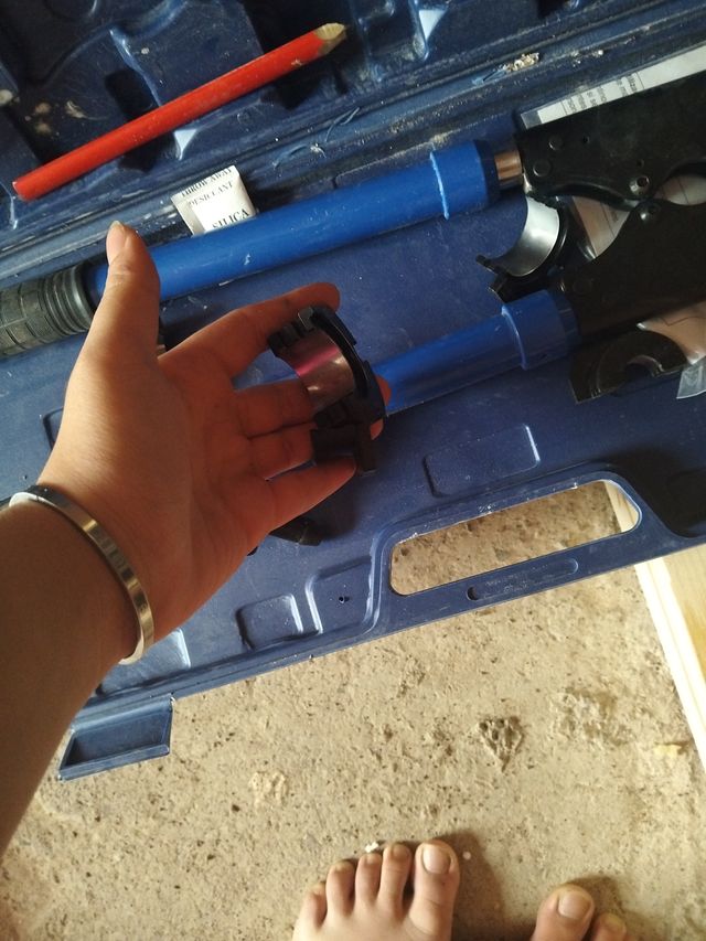 Herramienta multicapa para fontanería