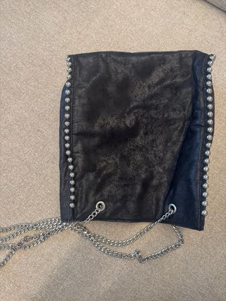 Bolso Zara negro tachuelas