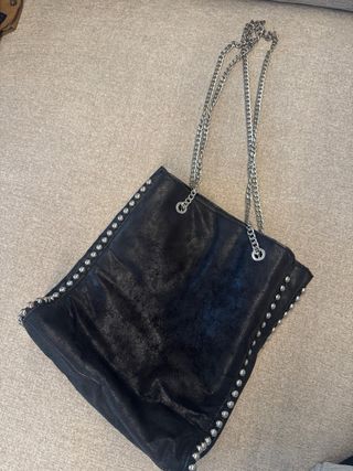 Bolso Zara negro tachuelas
