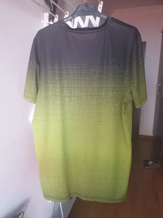 Camiseta Fila Negra y Verde Talla L
