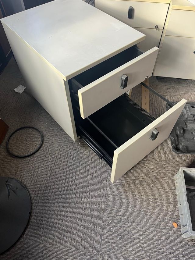 Cajonera de oficina blanca