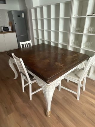 Mesa de comedor de madera