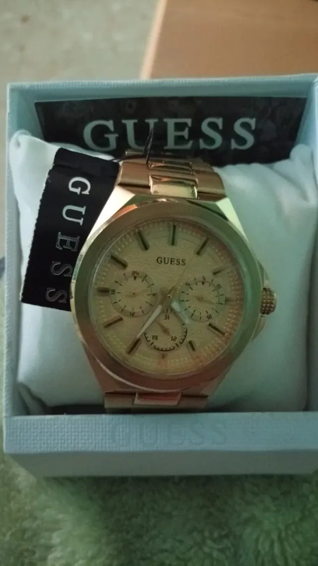 Reloj Guess Dorado Nuevo