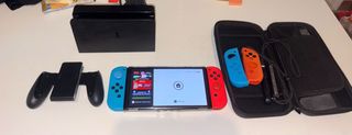 Nintendo Switch OLED rosso e bianco