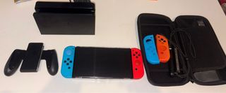 Nintendo Switch OLED rosso e bianco
