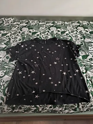 Camiseta Stradivarius estrellas Talla S