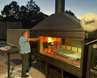 Grande barbecue in metallo 