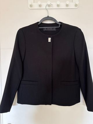 Americana Zara Mujer Talla S Negra
Casi sin usar