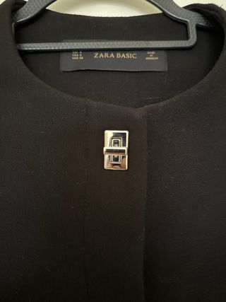 Americana Zara Mujer Talla S Negra
Casi sin usar