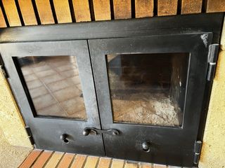 Cuerpo de chimenea y puerta hierro fundido