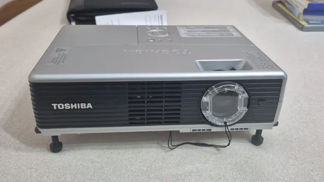 Proiettore Toshiba argento e nero