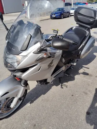 Honda Deauville 700Plata con ,ABS