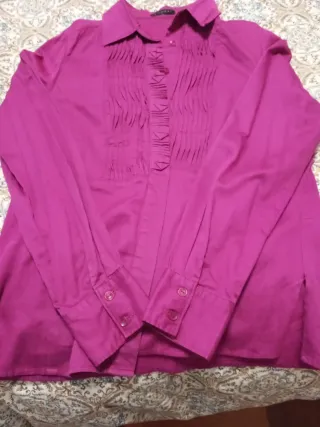 Camisa morada mujer. Plisada por delante.



