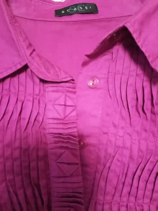 Camisa morada mujer. Plisada por delante.



