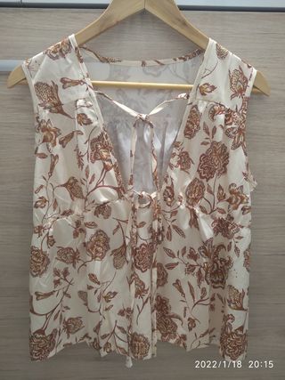 Blusa floral beige y marrón