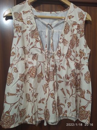 Blusa floral beige y marrón