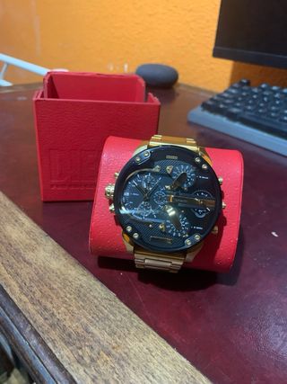 Reloj Diesel Grande Dorado y Plateado