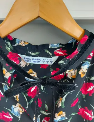 Zara Talla S - Blusa floral cuello mao