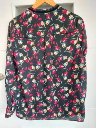 Zara Talla S - Blusa floral cuello mao