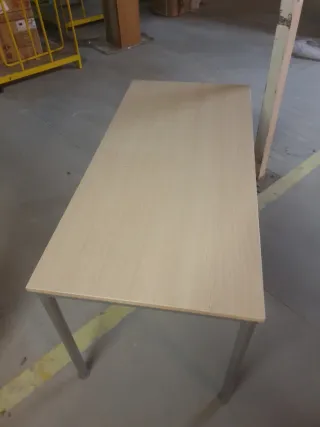 Mesa de oficina madera y metal