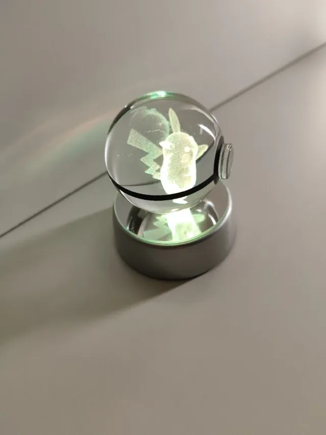 Pokébola Cristal 3D Pikachu Lámpara LED