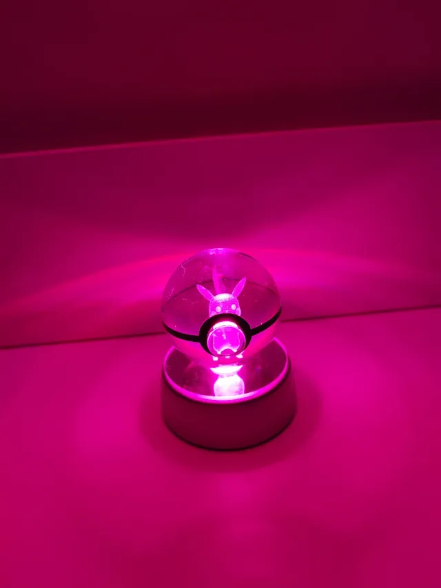 Pokébola Cristal 3D Pikachu Lámpara LED