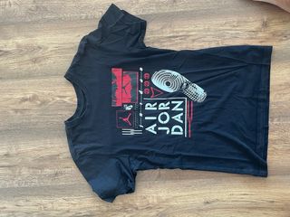 Camiseta Jordan Negra y Roja