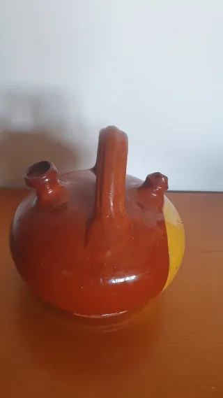 Botijo de cerámica antiguo