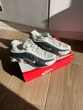 Zapatillas Nike Shox R4 Plata y Blanco